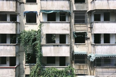 Full frame shot of abandoned building