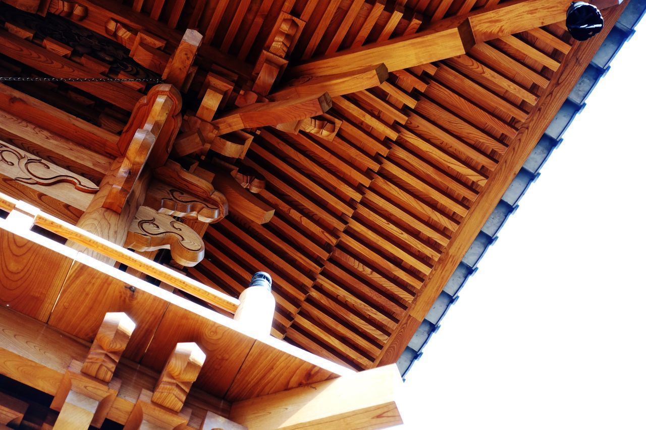 LOW ANGLE VIEW OF ROOF HANGING FROM CEILING OF BUILDING