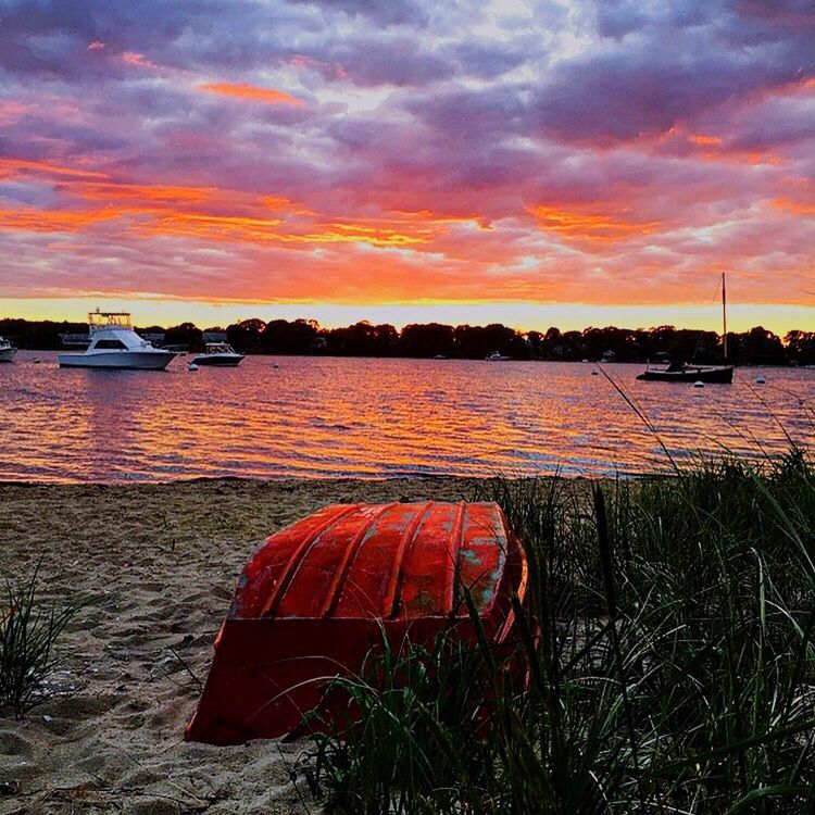 nautical vessel, transportation, mode of transport, boat, sunset, water, sea, moored, orange color, scenics, dusk, red, tranquil scene, dramatic sky, cloud - sky, sky, tranquility, fishing boat, cloud, nature, cloudy, vibrant color, beauty in nature, ship, non-urban scene, outdoors, ocean, calm, sailing