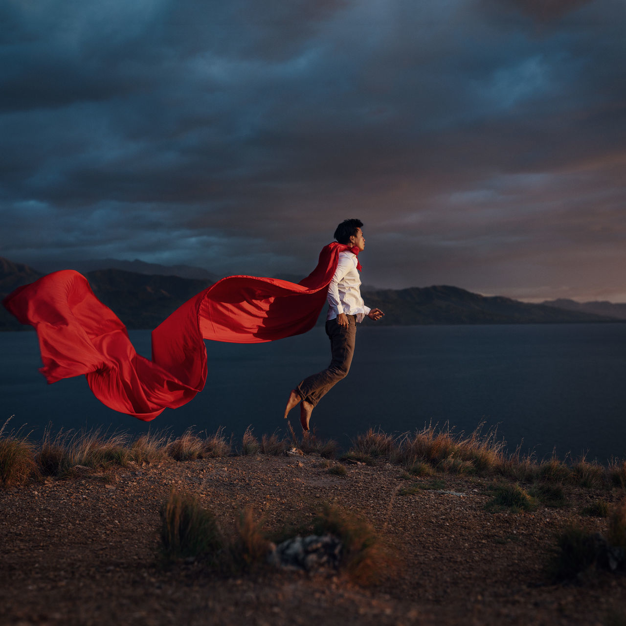 cloud - sky, sky, full length, one person, nature, real people, young adult, beauty in nature, land, lifestyles, leisure activity, casual clothing, field, plant, adult, women, side view