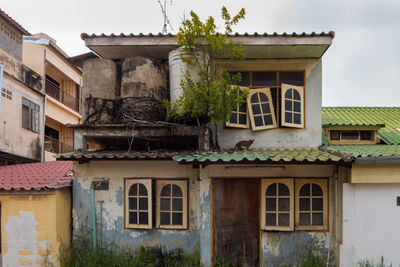 Exterior of house against sky