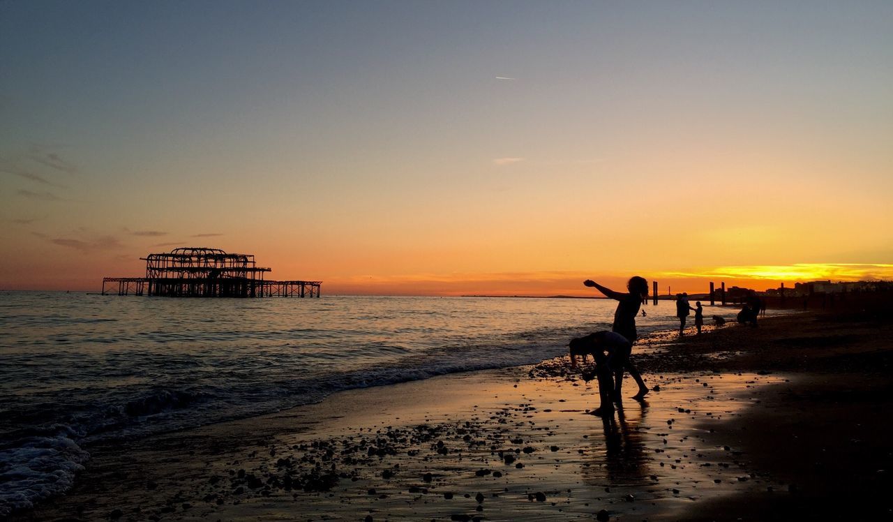 SILHOUETTE OF TOURISTS ON BEACH