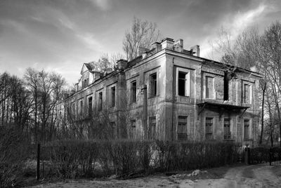 Abandoned building against sky