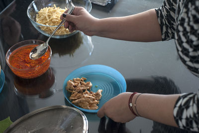 Midsection of woman preparing food on table