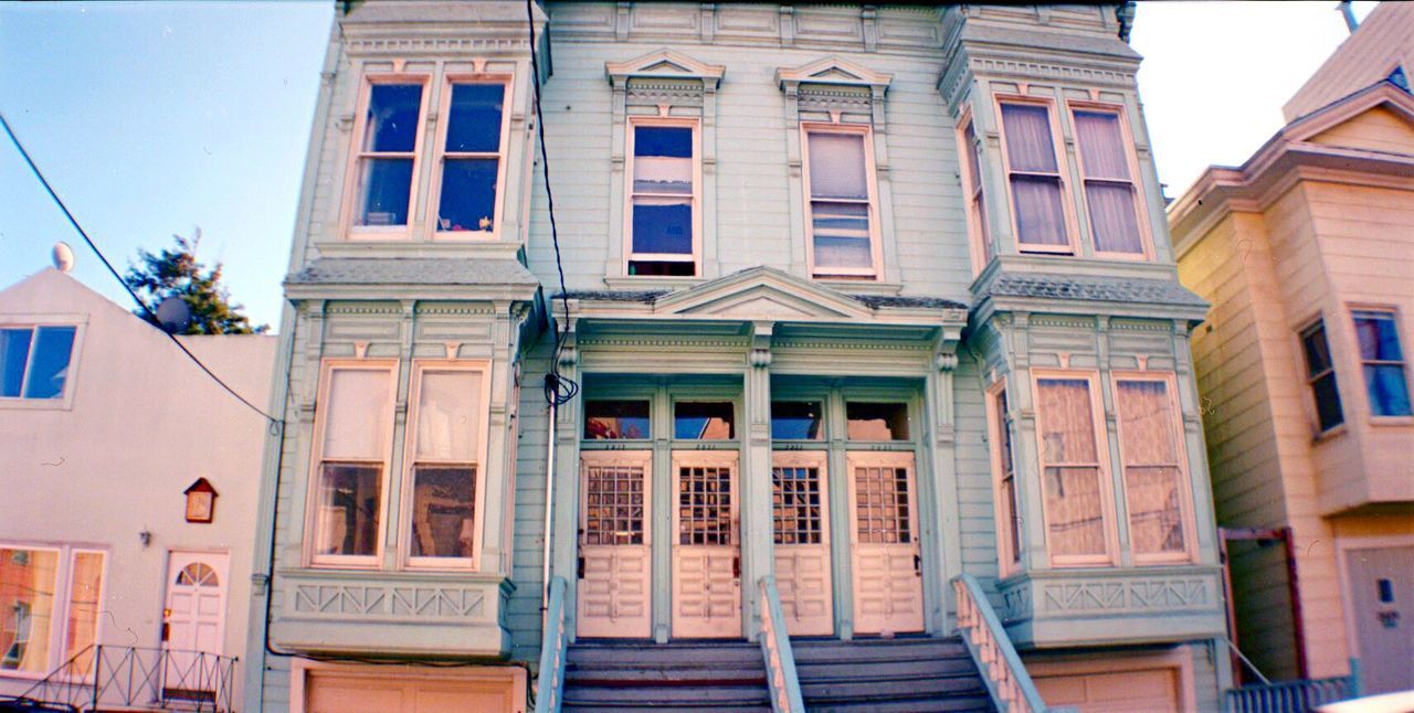 building exterior, architecture, built structure, window, balcony, outdoors, day, no people