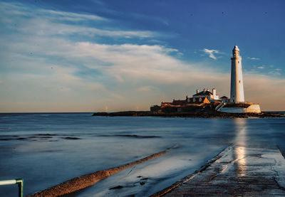 The lighthouse on st. mary's island, whitley bay