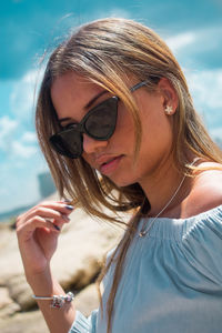 Portrait of beautiful woman wearing sunglasses
