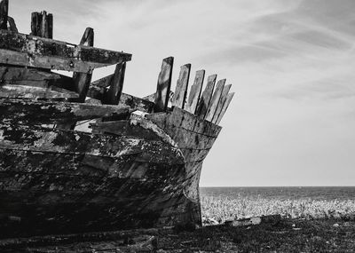 Abandoned built structure on sea shore against sky