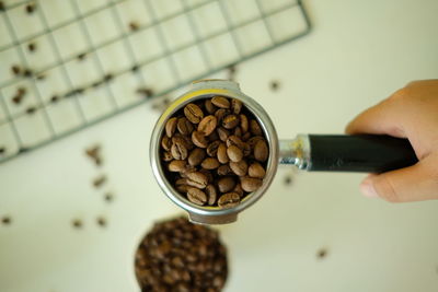 Close-up of hand holding coffee cup