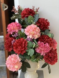 Close-up of pink flowers in vase