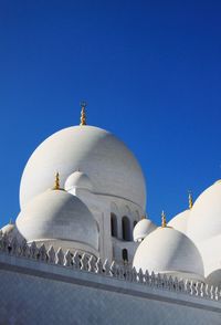 Sheikh zayed grand mosque in abu dhabi 