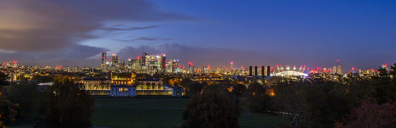 Panoramic view of london at night. shot at greenwich park. 25th october 2020