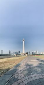 View of monument and buildings against sky