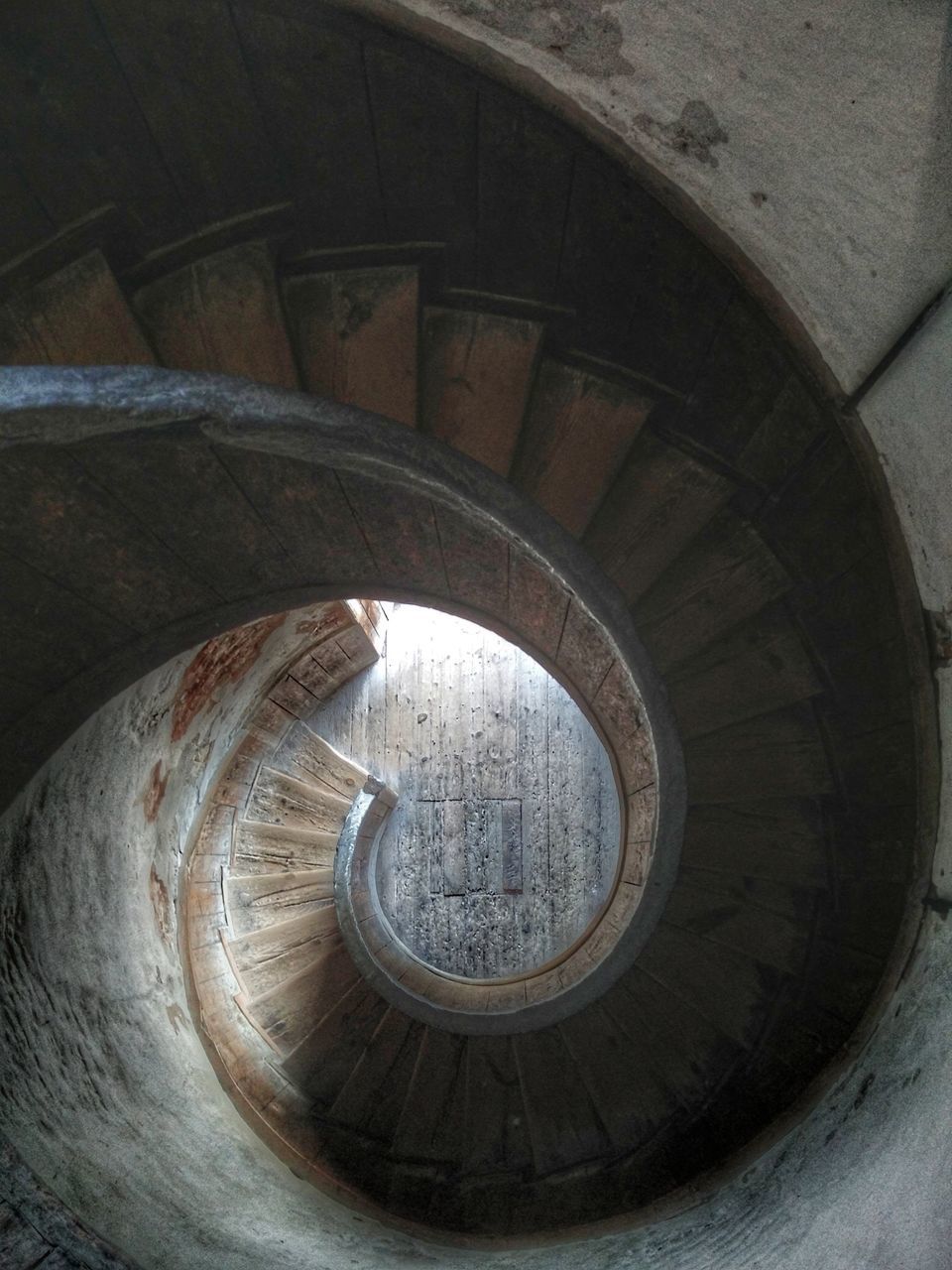 HIGH ANGLE VIEW OF STAIRS