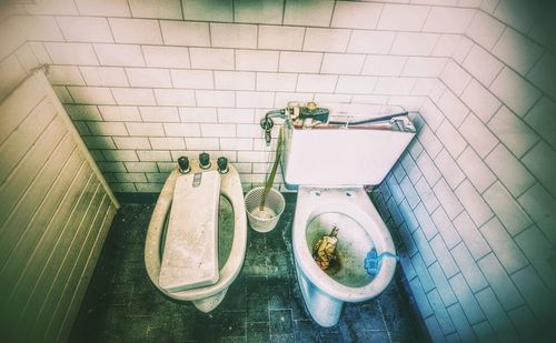 High angle view of patterned wall in bathroom