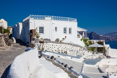 Typical alleys of the beautiful cities of santorini island