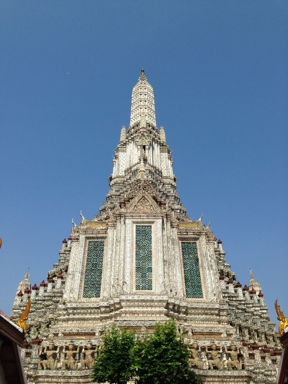 architecture, clear sky, built structure, building exterior, low angle view, blue, famous place, religion, place of worship, copy space, history, travel destinations, spirituality, tourism, travel, international landmark, capital cities, outdoors, day