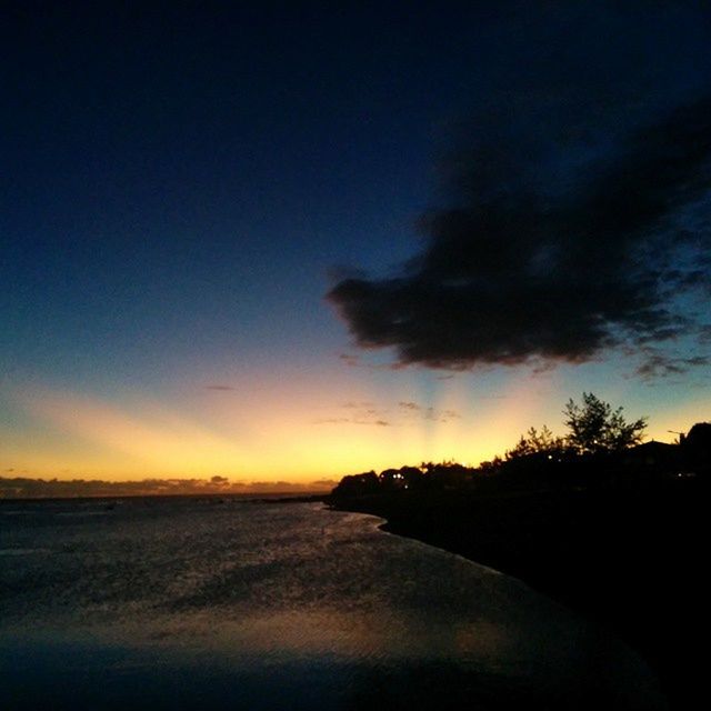 sky, sunset, tranquil scene, scenics, tranquility, beauty in nature, sea, water, cloud - sky, nature, beach, silhouette, dusk, idyllic, horizon over water, dramatic sky, cloud, cloudy, weather, shore