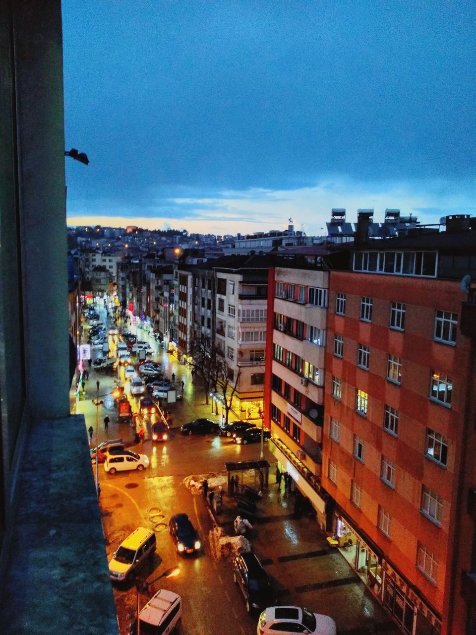 HIGH ANGLE VIEW OF ILLUMINATED BUILDINGS AGAINST SKY