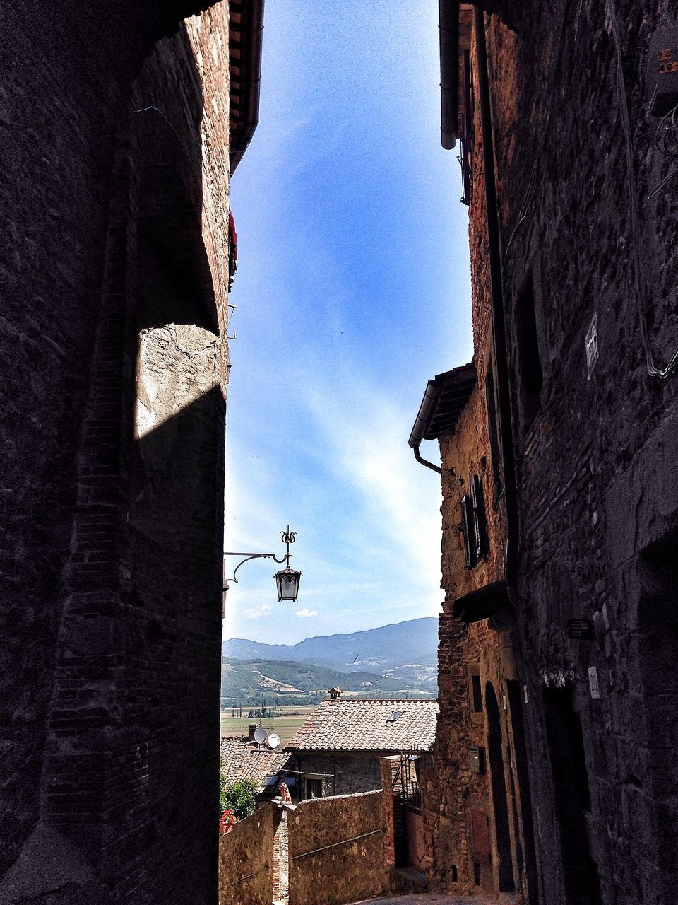 building exterior, architecture, built structure, sky, residential building, residential structure, building, city, low angle view, history, cloud - sky, outdoors, day, sunlight, tower, house, town, cityscape, window, high angle view