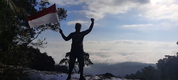 Raising the independence day flag at the top of the long waterfall overwhelms east kalimantan 