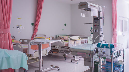 Empty beds in hospital ward