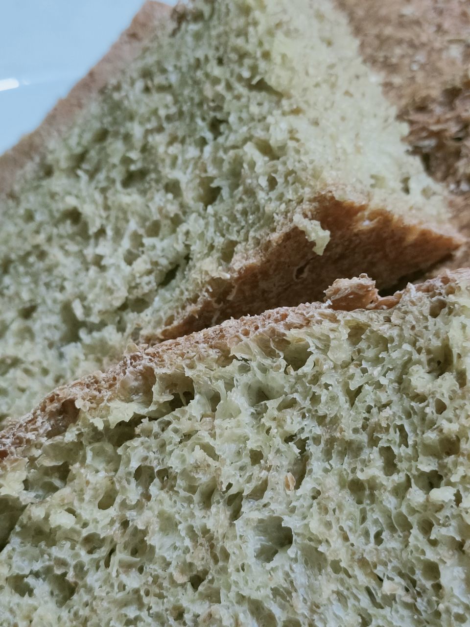CLOSE-UP OF BREAD IN PLATE