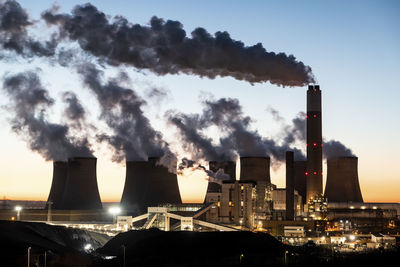 Uk, england, nottingham, water vapor rising from cooling towers of coal-fired power station at dusk