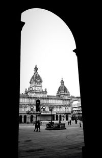 Tourists in front of building