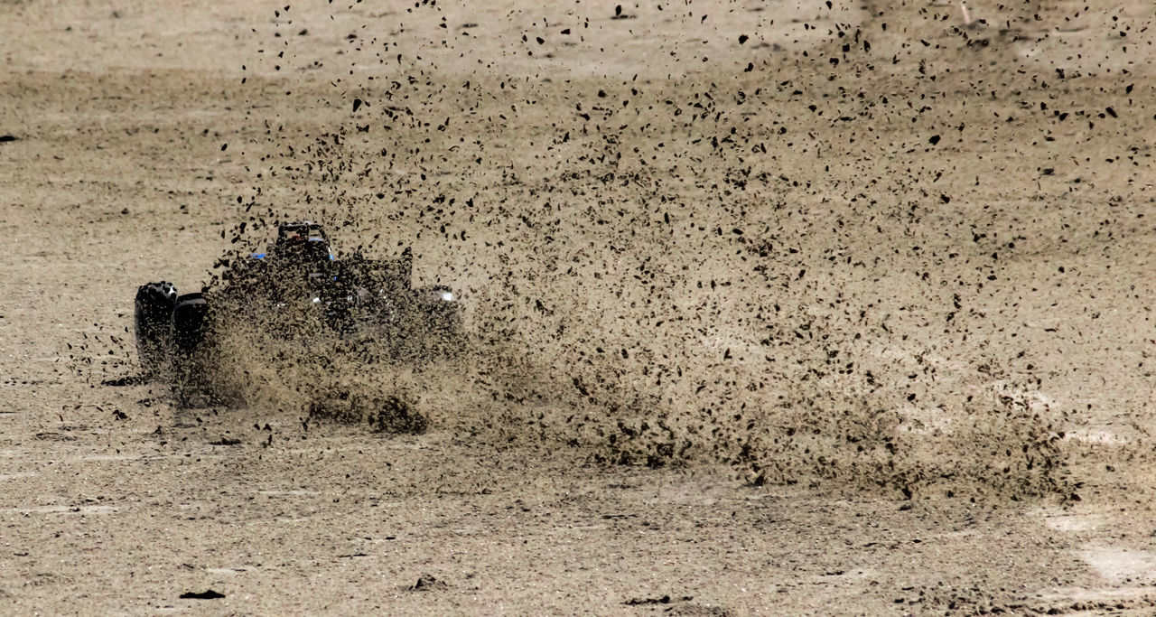 Spraying sand