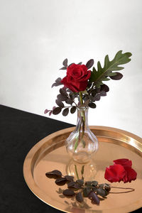 Close-up of rose bouquet in glass vase on table