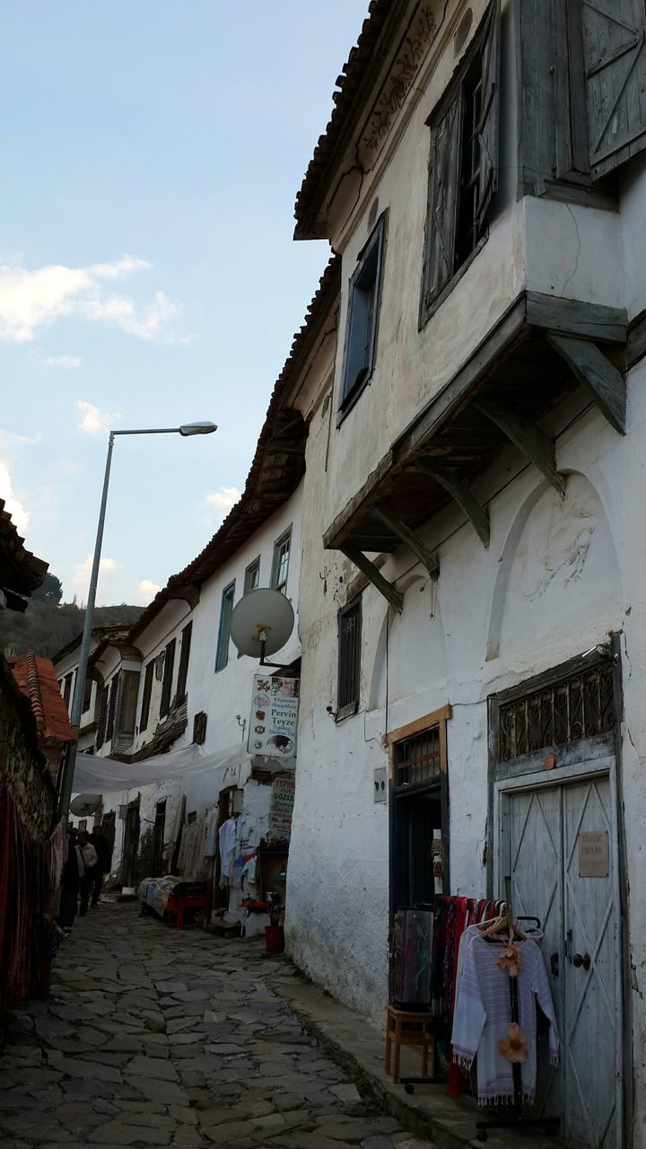 building exterior, architecture, built structure, residential building, street, residential structure, house, the way forward, sky, building, alley, town, street light, city, old town, day, narrow, outdoors, cobblestone, window