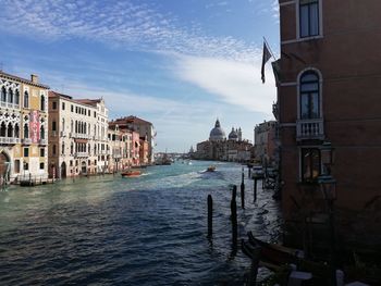 Canal passing through buildings in city