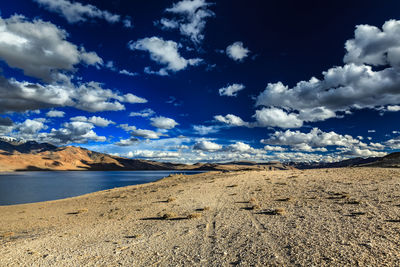 Lake tso moriri in himalayas. ladakh, inda