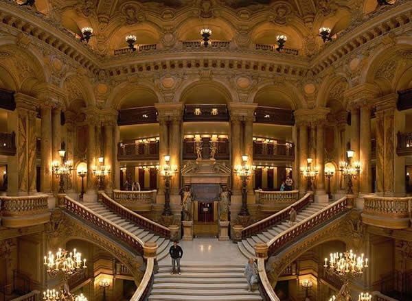 indoors, architecture, ceiling, built structure, arch, interior, architectural column, history, column, architectural feature, famous place, place of worship, travel destinations, ornate, low angle view, travel, religion, tourism, in a row, corridor