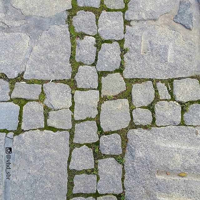 full frame, cobblestone, textured, backgrounds, street, pattern, high angle view, paving stone, day, outdoors, no people, asphalt, footpath, road, close-up, sidewalk, road marking, pavement, built structure, stone - object