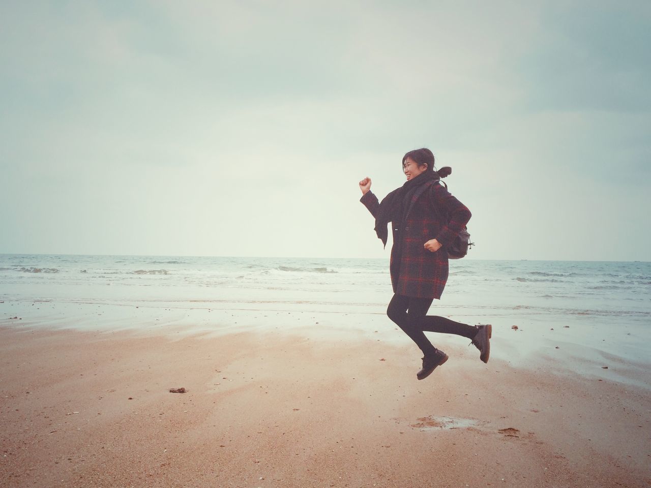 beach, sea, horizon over water, shore, full length, lifestyles, sky, leisure activity, water, sand, childhood, casual clothing, person, vacations, boys, elementary age, standing, nature