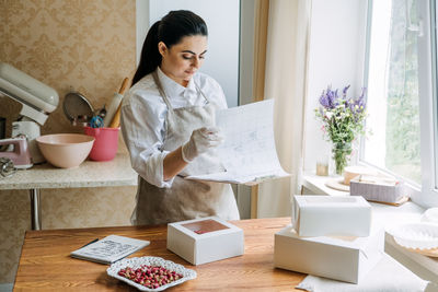 Custom cakes small business, specialty cakes, additional services delivery, custom branding and