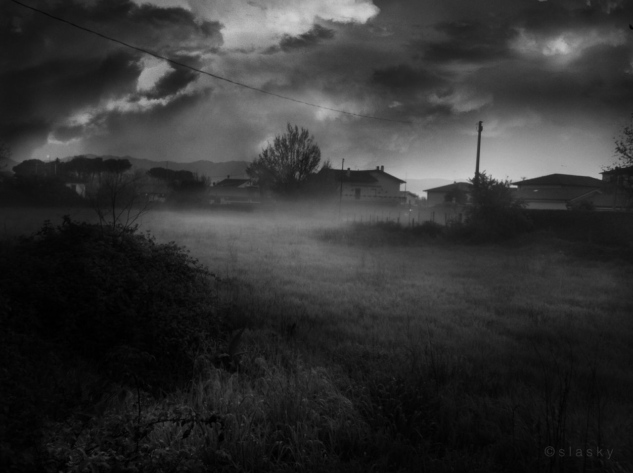 sky, cloud - sky, tree, field, tranquility, landscape, built structure, tranquil scene, building exterior, cloudy, architecture, nature, scenics, grass, house, rural scene, beauty in nature, growth, cloud, weather