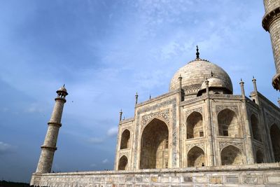 View of taj mahal, agra, india.