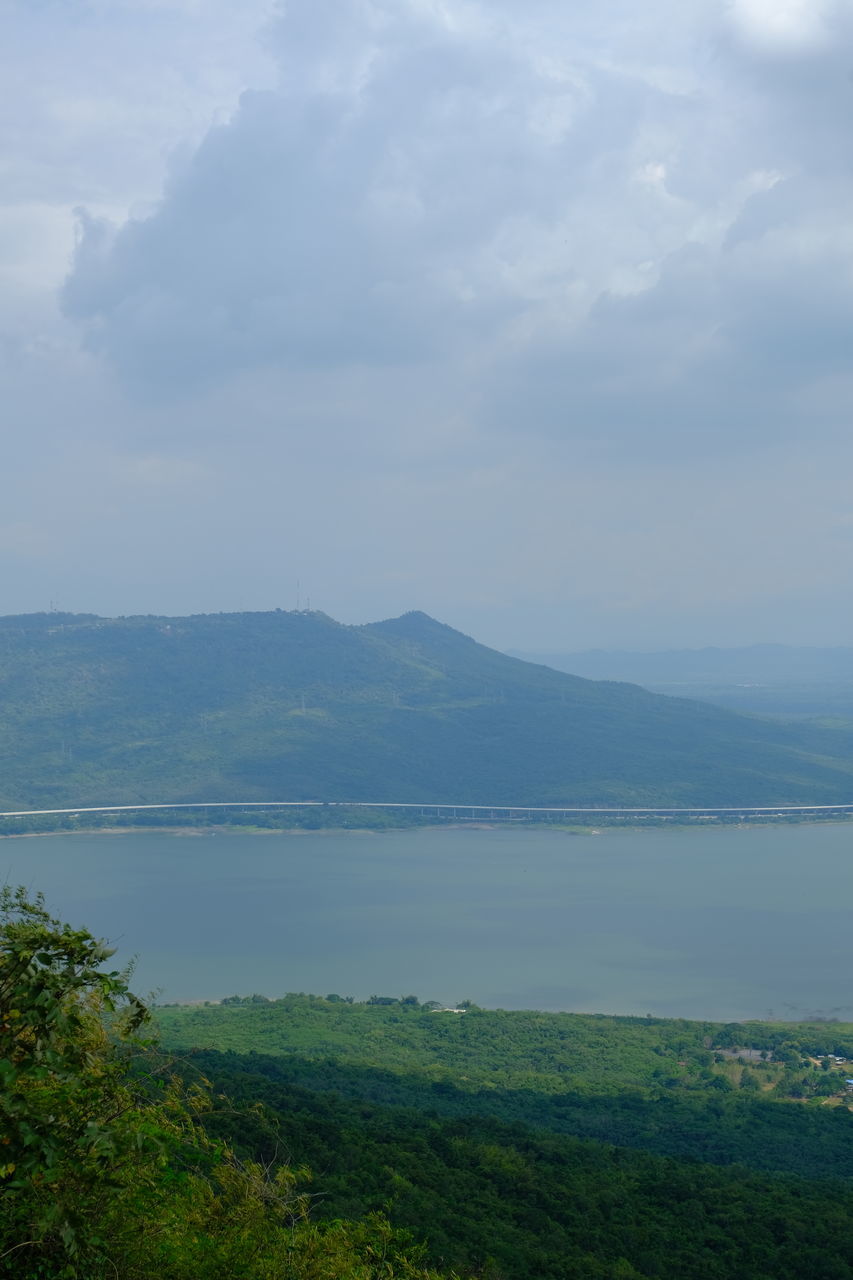 SCENIC VIEW OF LAKE BY MOUNTAIN AGAINST SKY