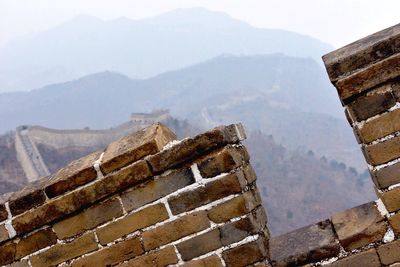 Great wall of china against mountains