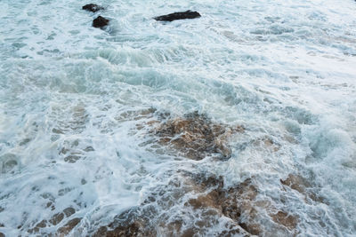 Sea waves from praia do rio vermelho breaking on the clear sands. 