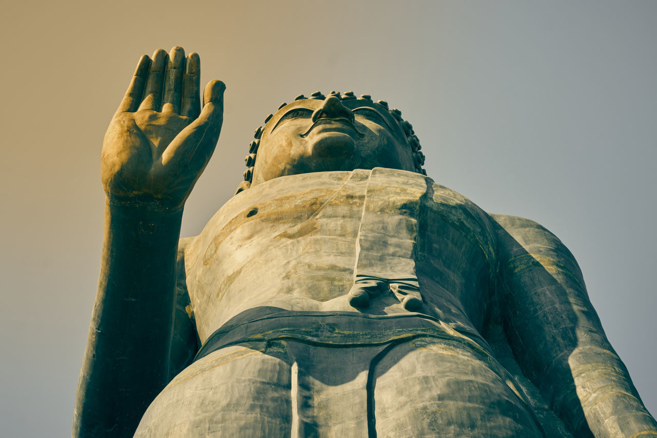 LOW ANGLE VIEW OF STATUES AGAINST CLEAR SKY