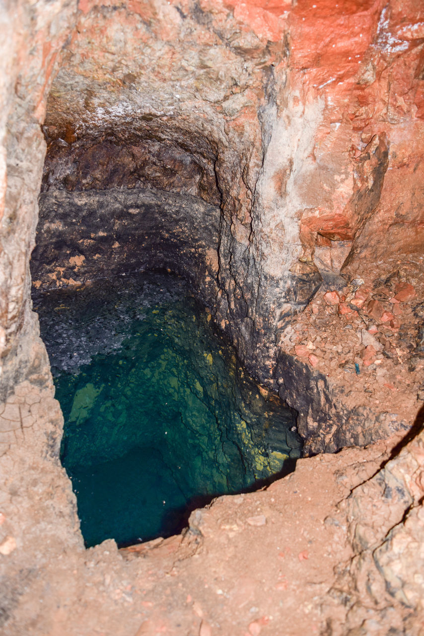 CLOSE-UP OF ROCK FORMATION ON LAND