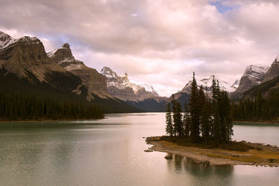 Maligne lake iii - canadian rockies, canada