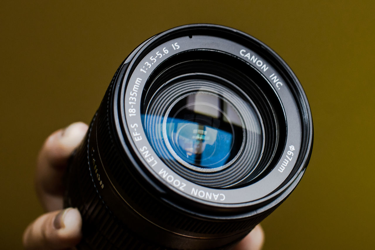 CLOSE-UP OF HAND PHOTOGRAPHING