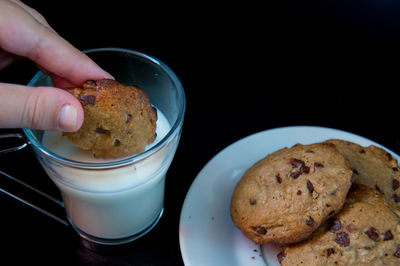 Close-up of milk and chocolate cookie 