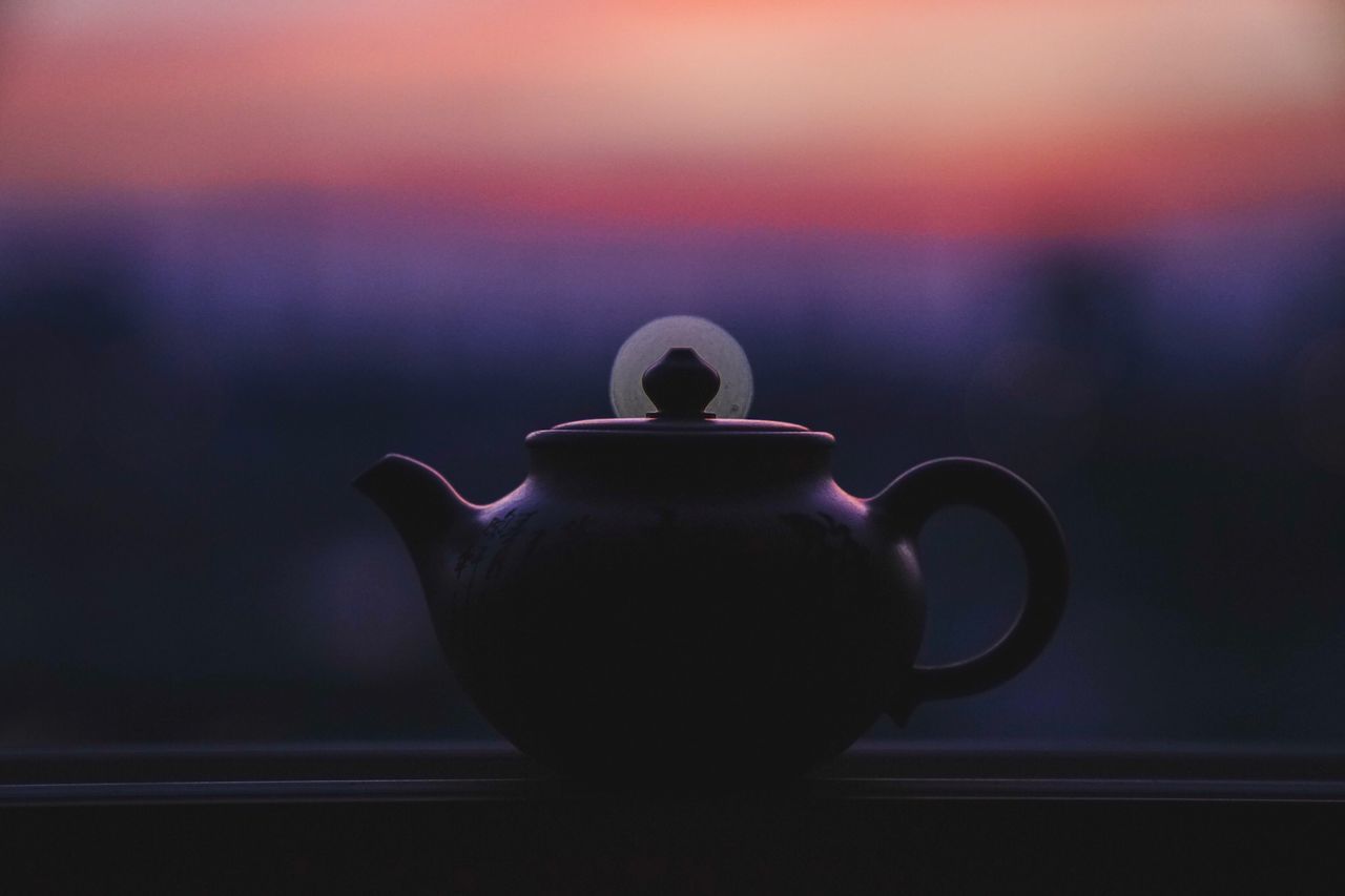drink, food and drink, cup, refreshment, mug, close-up, indoors, no people, focus on foreground, tea, tea - hot drink, teapot, hot drink, still life, sunset, tea cup, ceramics, freshness, handle, crockery