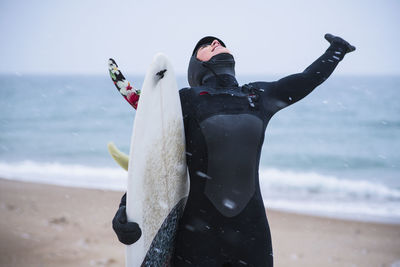 Young woman going winter surfing in snow